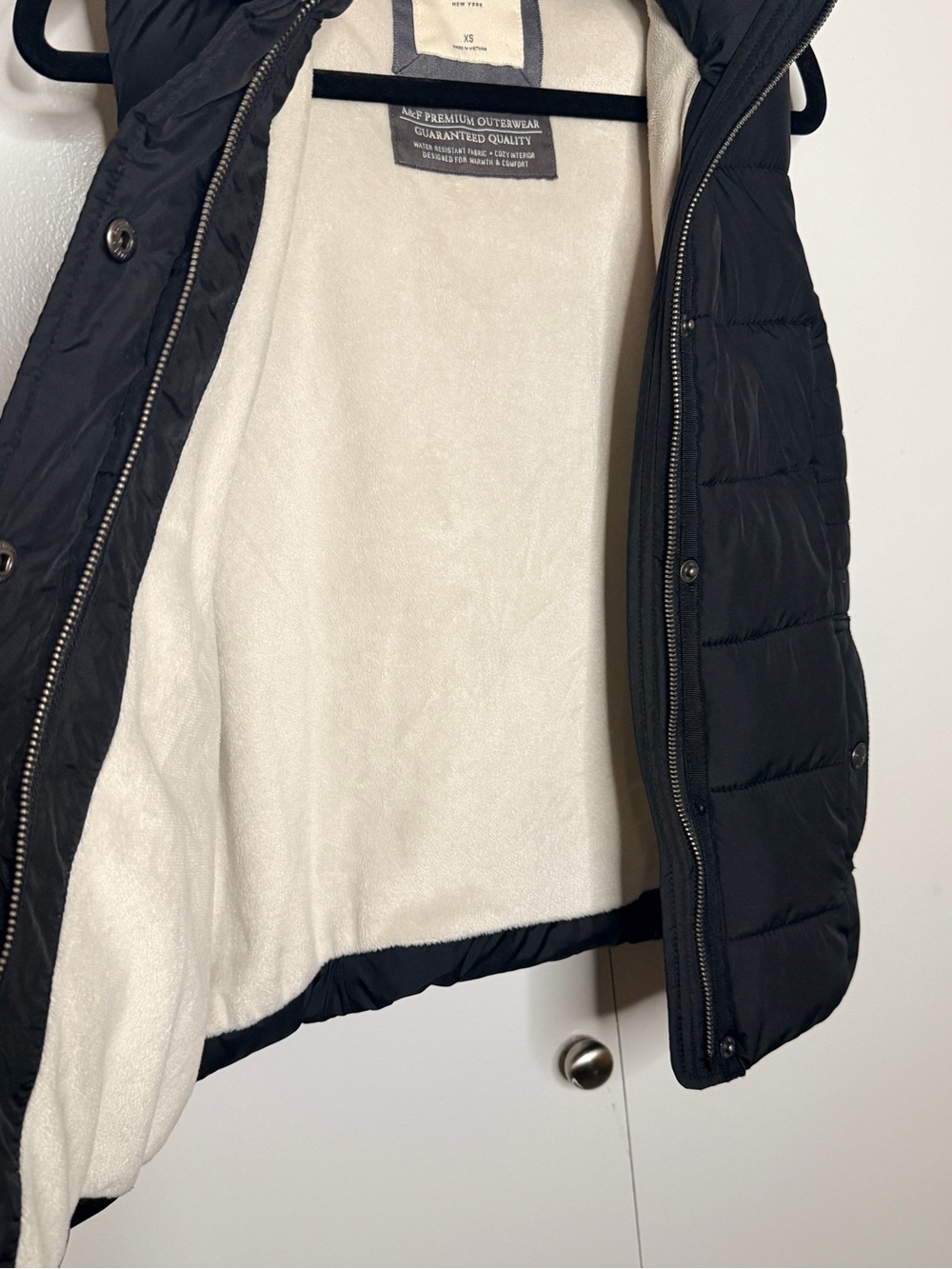Abercrombie & Fitch Vintage Black Puffer Vest - Picture 4 of 7